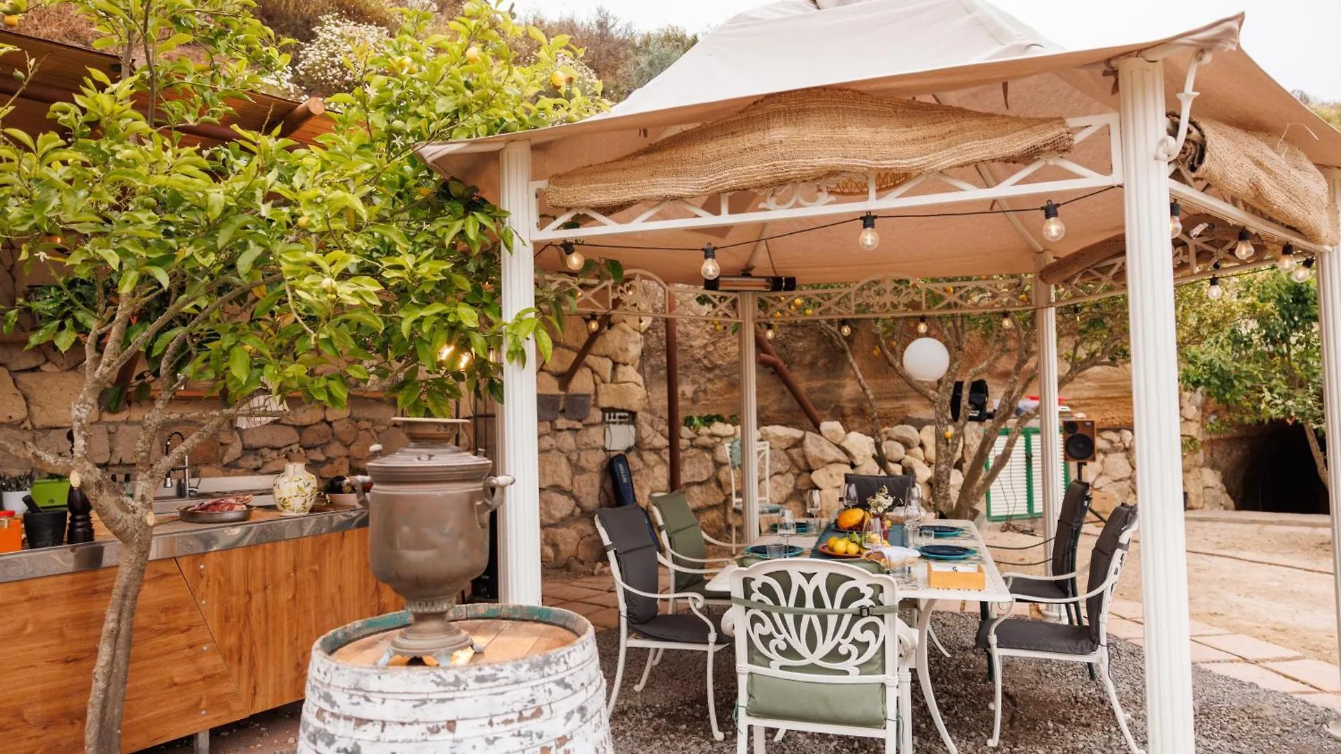 Jardines De Ifonche Bed & Breakfast